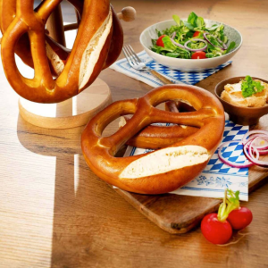 CC145 – Giant Plain Pretzel 150g x 16